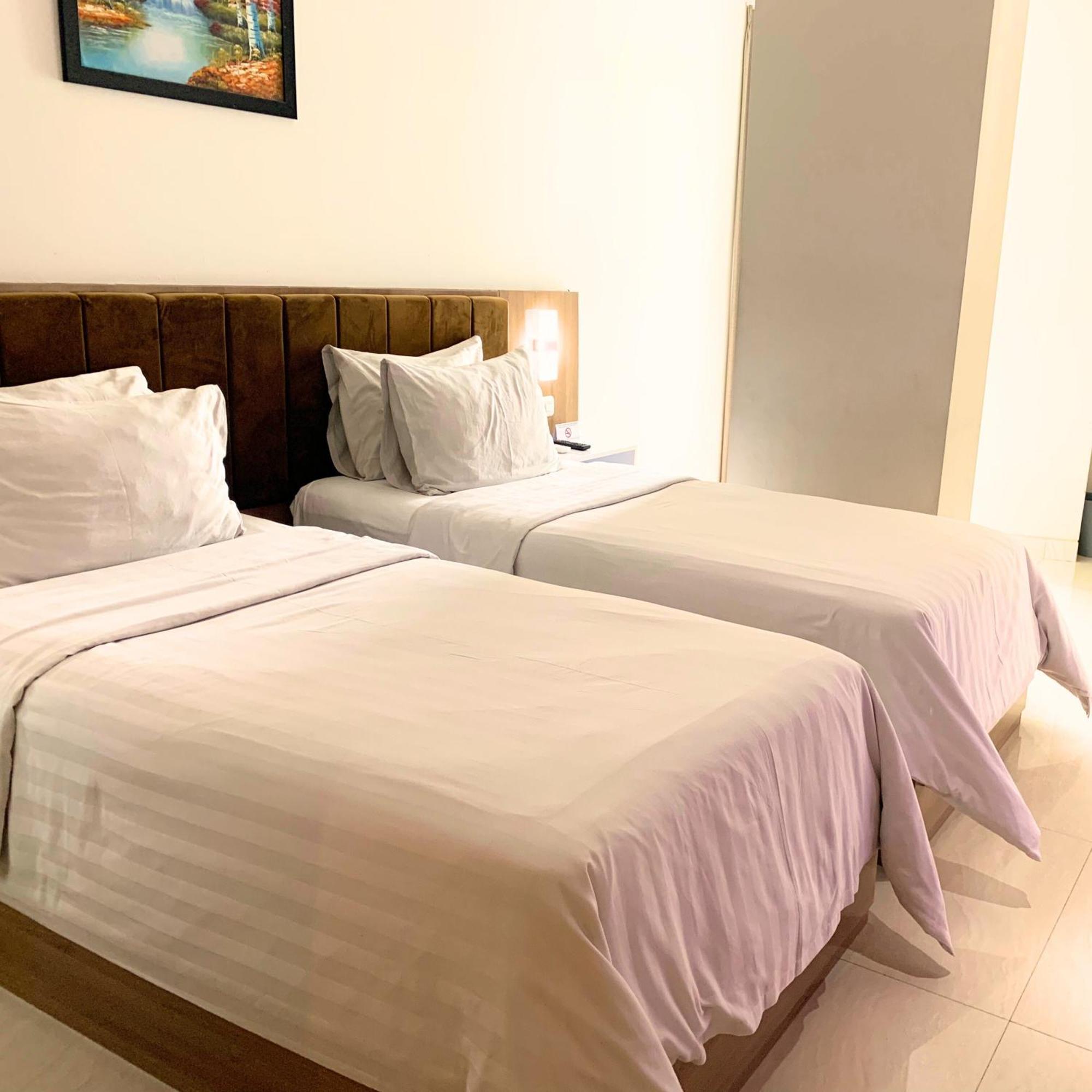 Surabaya River View Hotel Exterior foto